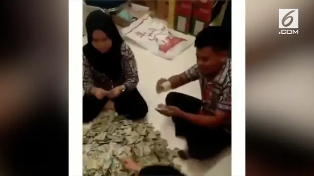 VIDEO: Emak-Emak Beli Motor Pakai Uang Sekarung