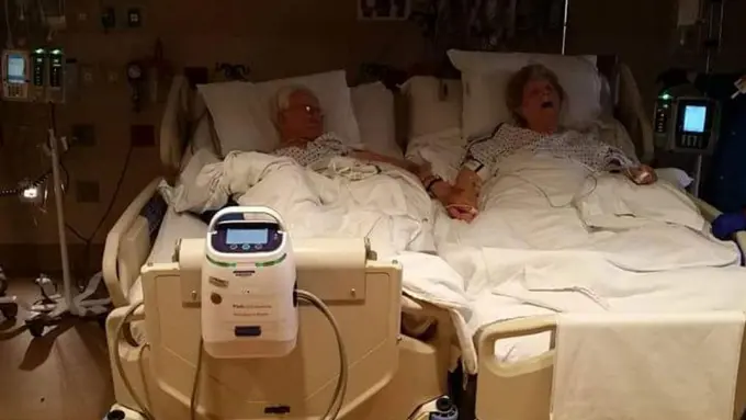 Kisah Cinta Pasangan yang Lamaran Saat Si Wanita Sikat Gigi