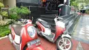 Barang bukti sepeda motor dihadirkan saat rilis kasus pungli terhadap sopir truk kontainer Tanjung Priok di Polda Metro Jaya, Jakarta, Kamis (17/6/2021). Para preman pungli kepada ratusan sopir truk kontainer dengan total keuntungan Rp 177 juta. (merdeka.com/Imam Buhori)