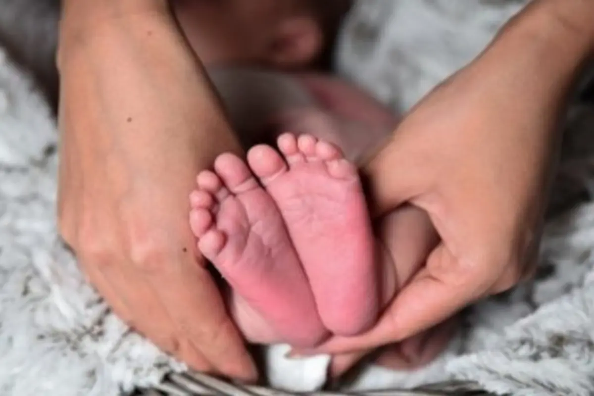Kepala bayi tertinggal di rahim