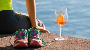 Sepatu olahraga nyaman dan stylish untuk mendukung aktivitas perempuan aktif setiap hari. (Foto: Birgl/Pixabay)