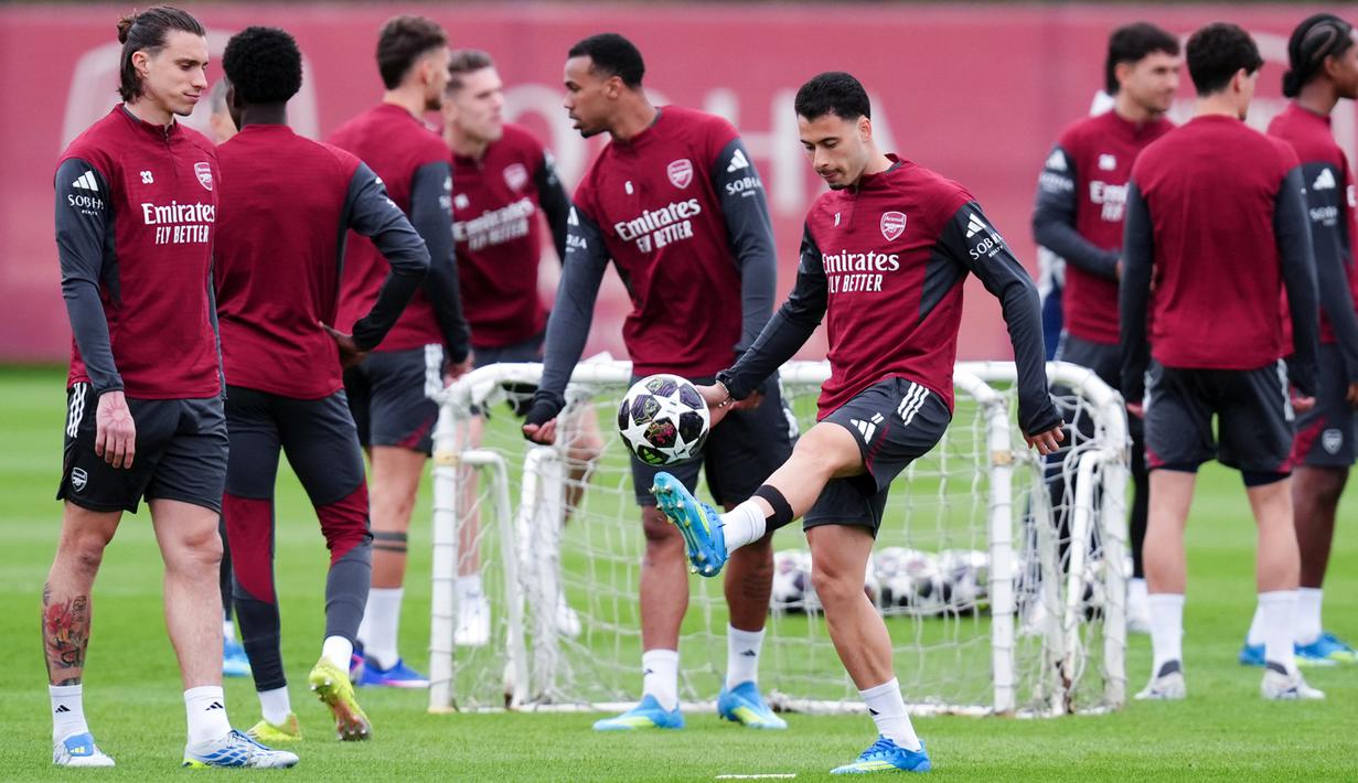 Pertandingan ini menjadi sangat penting bagi kedua tim yang memiliki ambisi besar untuk meraih trofi Liga Champions. (John Walton/PA via AP)