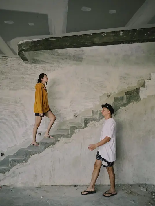 Meski belum jadi, tapi rumah Ringgo dari bujanga itu menjadi lebih lega. Pemeran Abah dalam Keluarga Cemara itu mengaku ide renovasi rumah dari sang istri. [Instagram/sabaidieter]