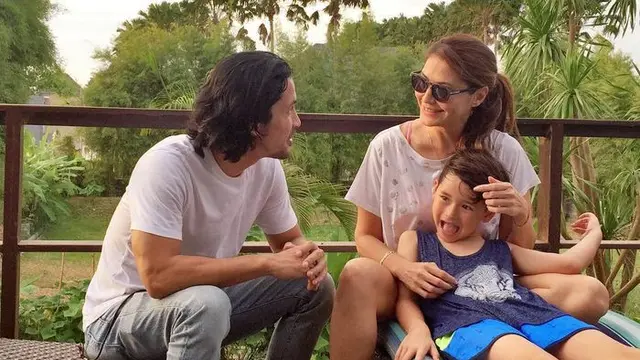 Jarang Tersorot, Ini 6 Potret Kedekatan Tamara Bleszynski dan Edward Akbar