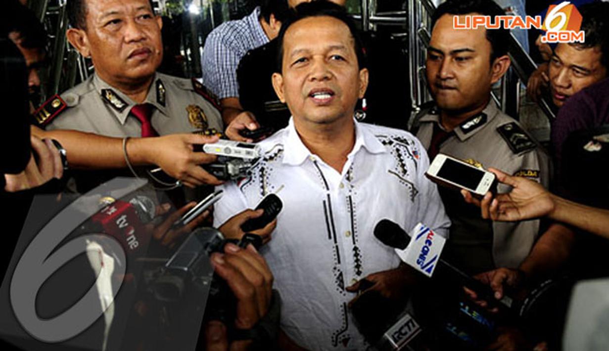 Mantan Ketua Umum PAN, Sutrisno Bachir datangi KPK, Rabu (16/4/2014) (Liputan6.com/Faisal R Syam).