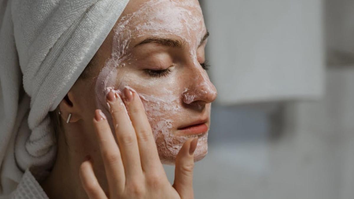 Scrub vs Exfoliating Chemical, Cara Mana yang Lebih Aman dan Sehat untuk Kulit Tubuh?