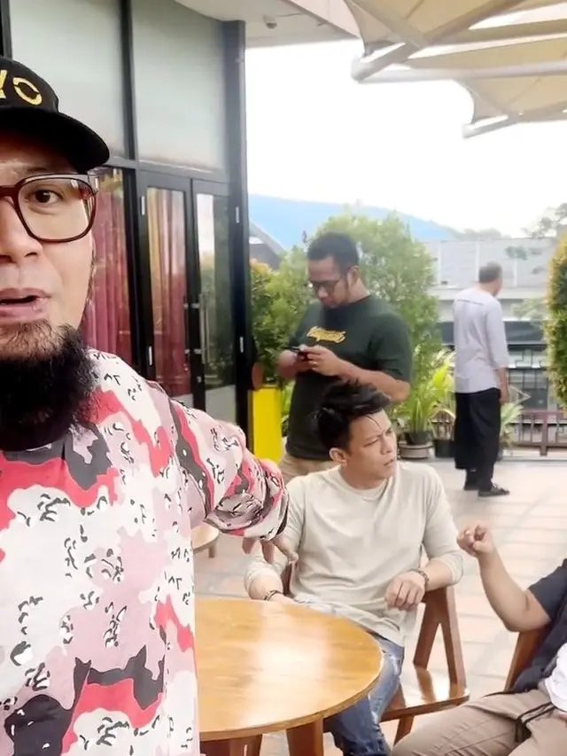 Pertemuan Ariel NOAH dan Uki
