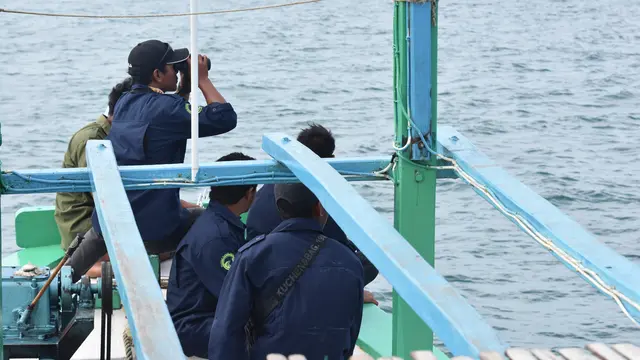 Menjaga Cagar Alam Laut Karimata dengan Sensus Burung Air