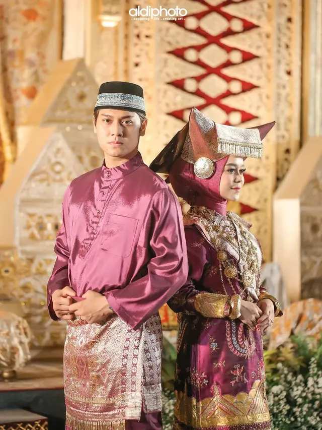 8 Potret Rizky Billar dan Lesty Kejora saat Gelar Malam Bainai, Curi Perhatian