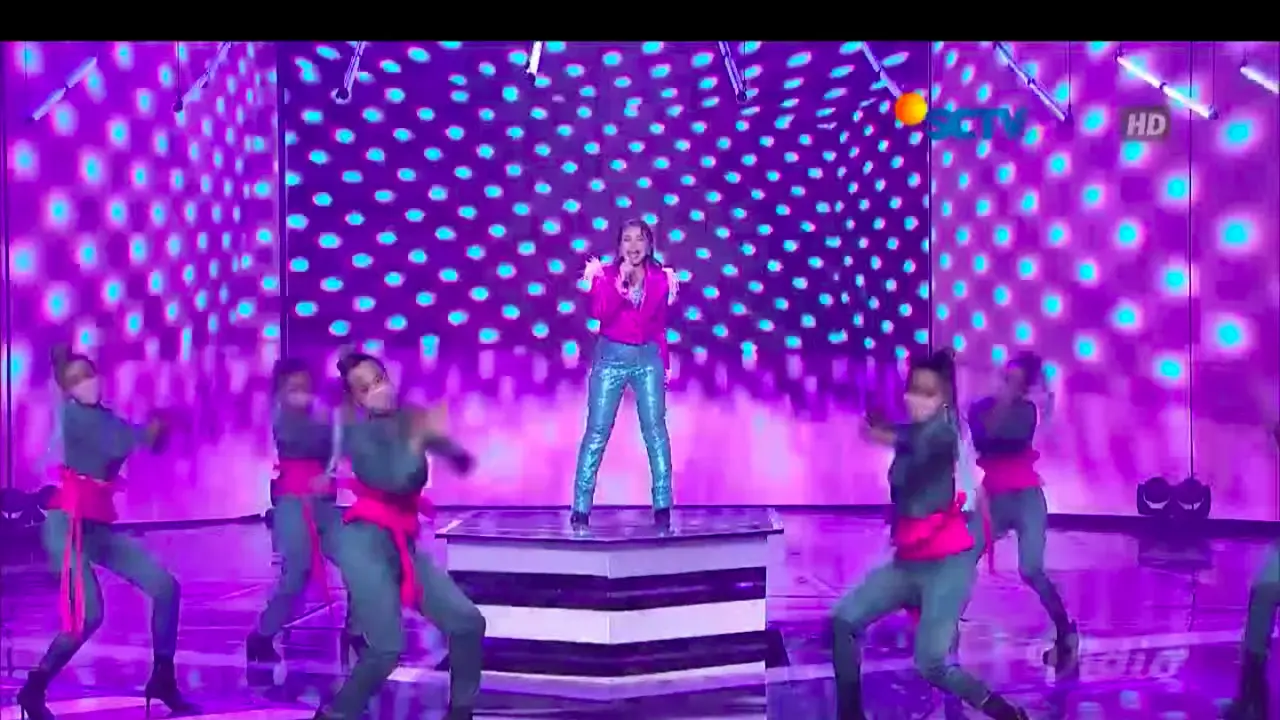 Rossa dalam Acara Malam Puncak HUT SCTV 31 Xtraordinary. (Vidio)