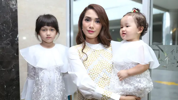 [Bintang] Ussy Sulistiawaty