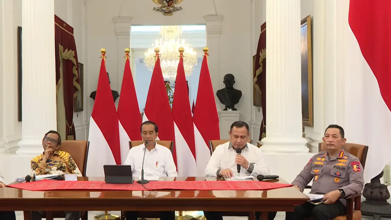 Presiden Jokowi dalam Keterangan Pers di Istana Merdeka, Selasa (7/2/2023)