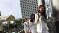 Finalis Putri Indonesia menyambangi Gedung KPK (Liputan6.com/ Lizsa Egeham)