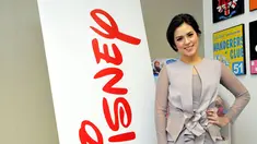 Penyanyi cantik, Raisa Andriana saat ditemui di kantor PT Walt Disney Indonesia, Jakarta, Rabu (18/2/2015). (Liputan6.com/Panji Diksana)