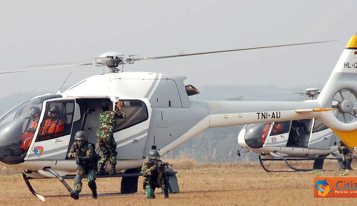 Komandan Pangkalan Udara  (Lanud) Suryadarma  Kolonel Pnb H Dumex Dharma bertindak sebagai Irup pada Upacara HUT ke 66 Tentara Nasional Indonesia (TNI) di Pangkalan Udara (Lanud) Suryadarma, Kalijati Subang, Rabu (5/10).