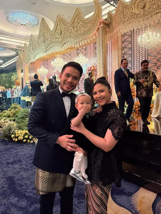 Jessica Mila dan Yakup Hasibuan membawa serta Baby Kyarra hadiri pernikahan kerabat [@jscmila]