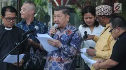 Tokoh lintas agama menggelar konferensi pers di Gedung KPK, Jakarta, Selasa (10/9/2019). Pemuka agama dari perwakilan agama Islam, Kristen, Hindu, Budha, dan Konghucu itu mendesak Presiden Jokowi agar menggagalkan upaya pelemahan lembaga antirasuah lewat revisi UU KPK. (merdeka.com/Dwi Narwoko)