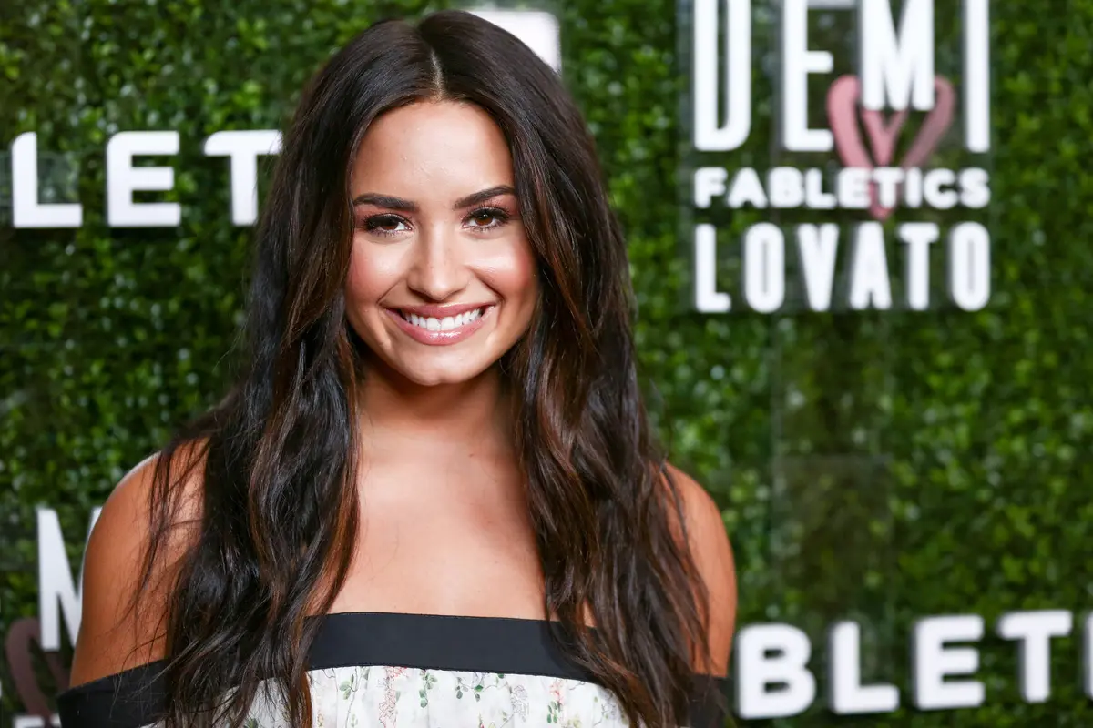 [Bintang] Demi Lovato Sapa Haters Lewat Lagu Sorry Not Sorry