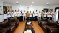Pertemuan Forum Komunikasi KONI Kota (FKONITA) Seluruh Indonesia yang didampingi beberapa perwakilan KONI Kota dengan Ketua KONI Pusat