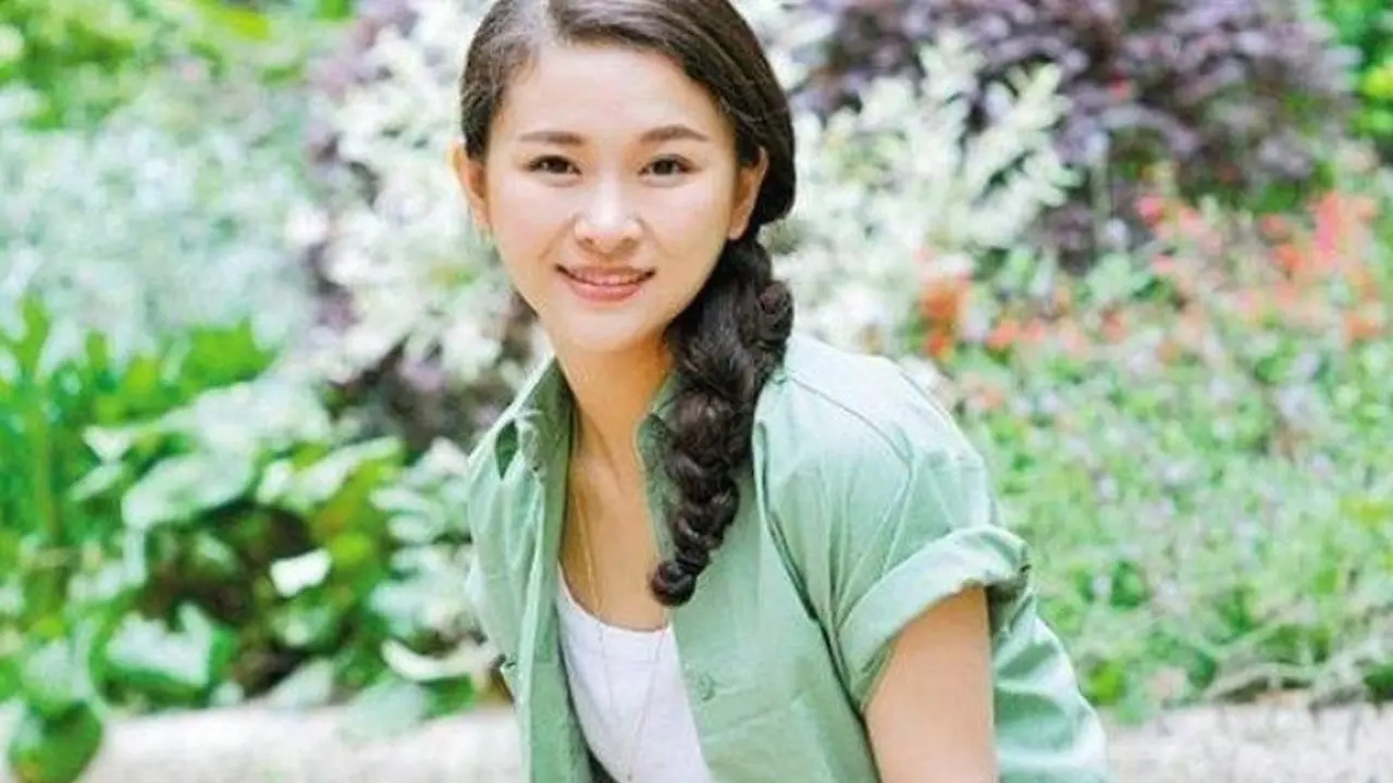 [Bintang] Cerita Haru di Balik Foto Wanita Cantik dengan Kaki Palsu