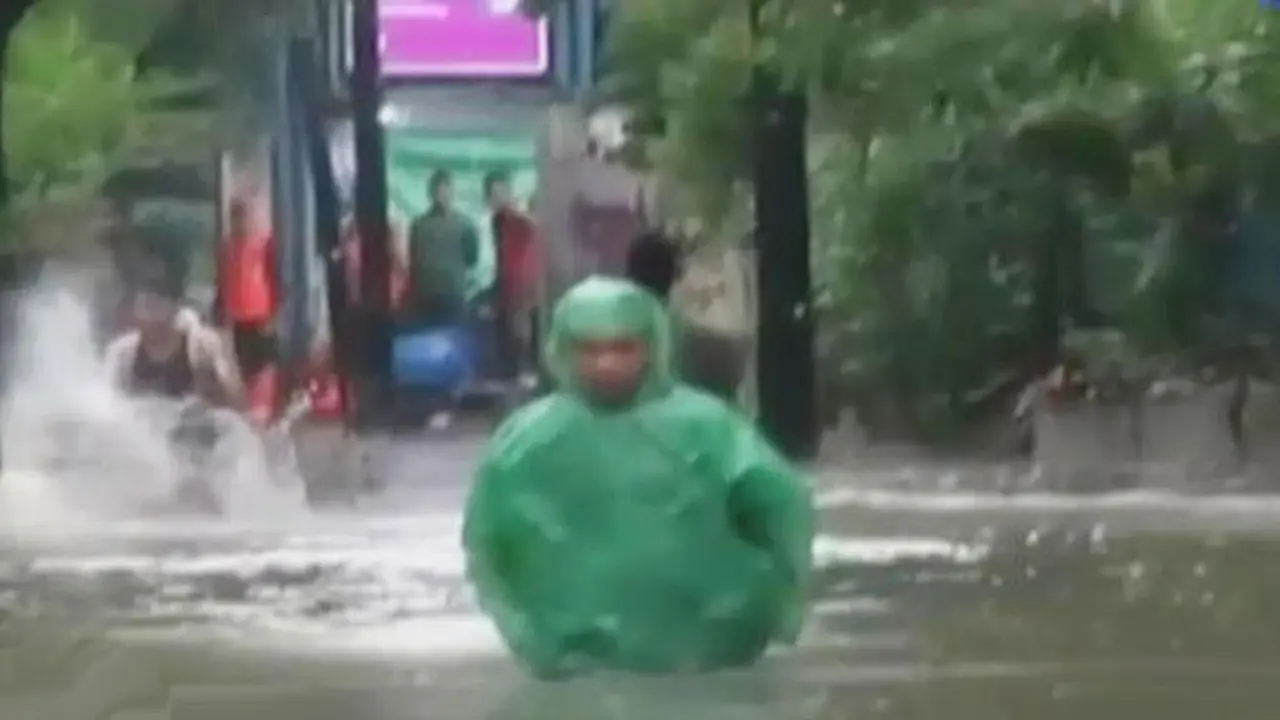 Segmen 2: Jalanan Jakarta Pasca-Hujan hingga Banjir di Sidoarjo
