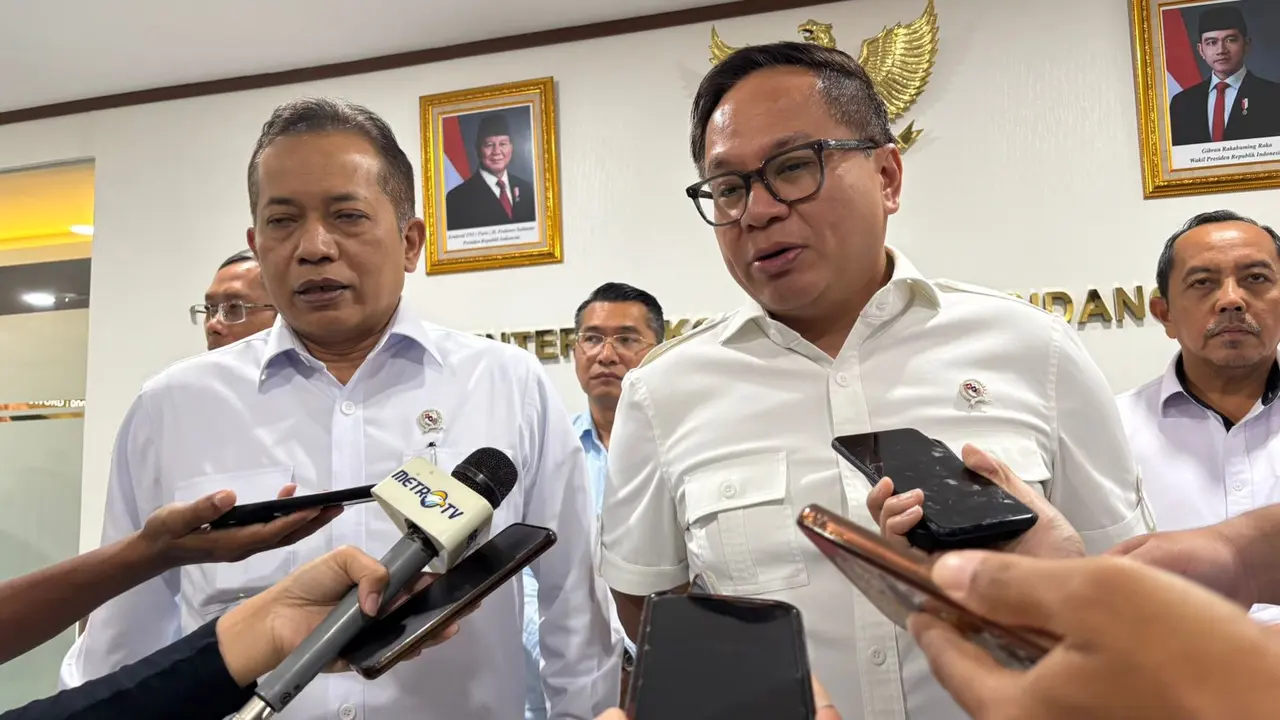 Pemerintah melalui Kementerian Koperasi dan UKM tengah mempersiapkan 100 Koperasi Desa Merah Putih sebagai proyek percontohan
