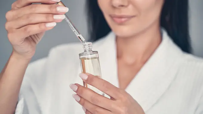 Pagi atau Malam? Ini Waktu Terbaik Menggunakan Serum Vitamin C agar Kulit Glowing Maksimal