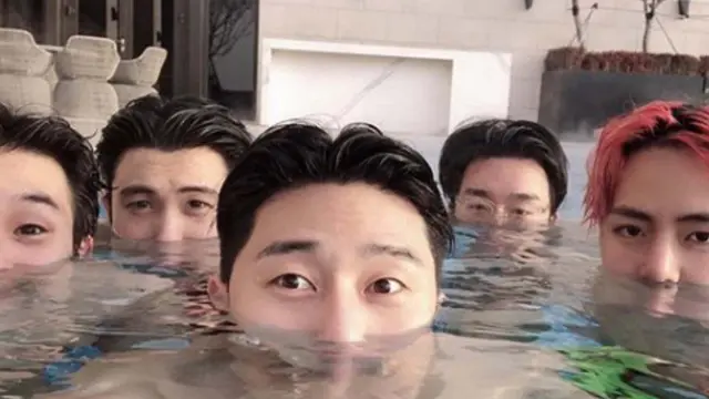Intip Persahabatan V BTS, Park Seo Joon dan Choi Woo Shik