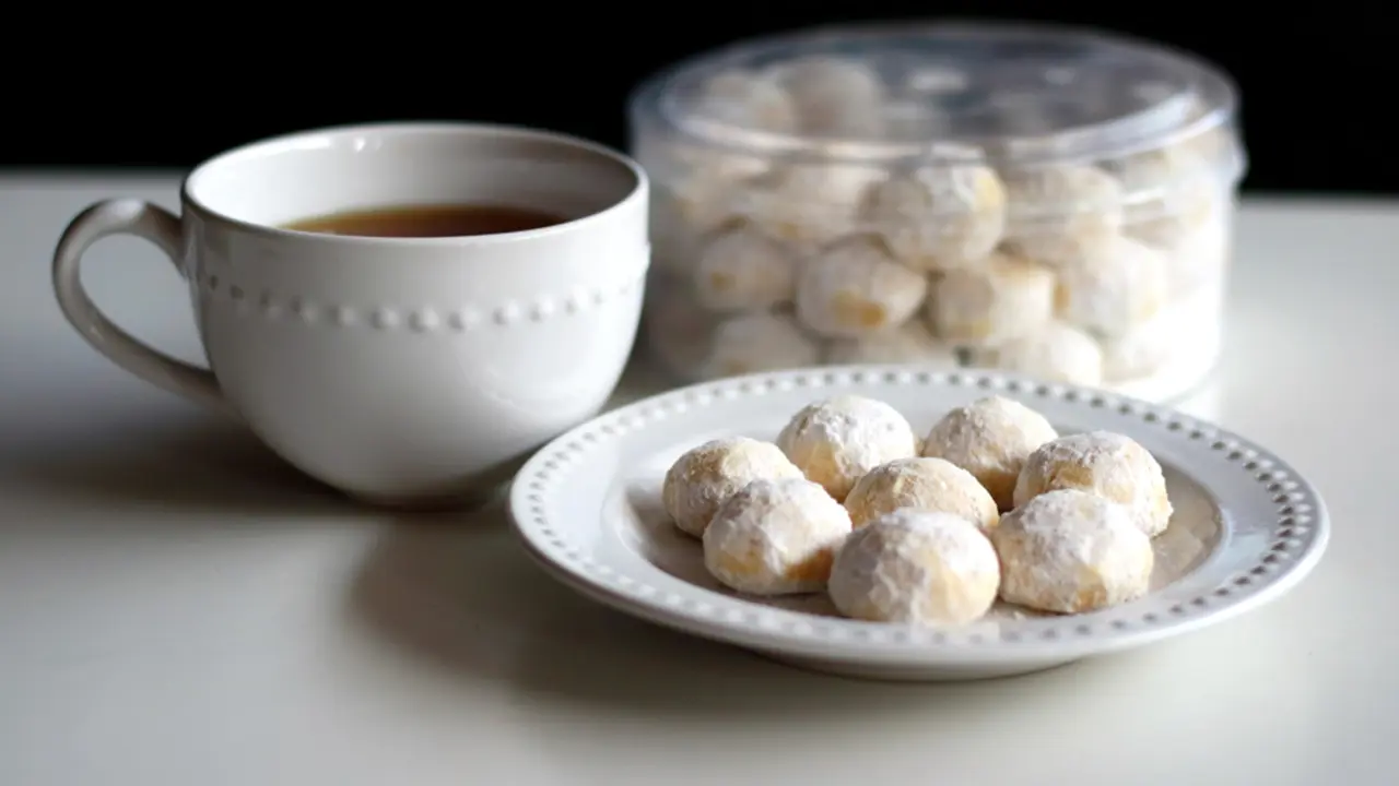 Resep kue putri salju lembut dan lumer di mulut
