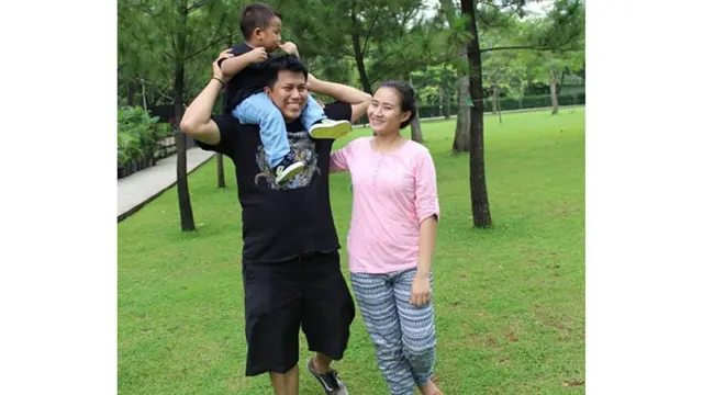 bersama keluarga di rumah