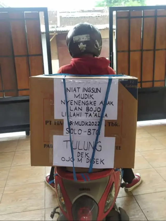 8 Potret Tulisan Kocak di Belakang Motor Pemudik Ini Bikin Geleng Kepala