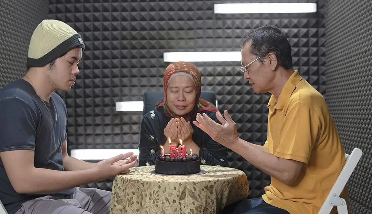 Dewi Yull dan Suami (Instagram/dewiyullofficial)