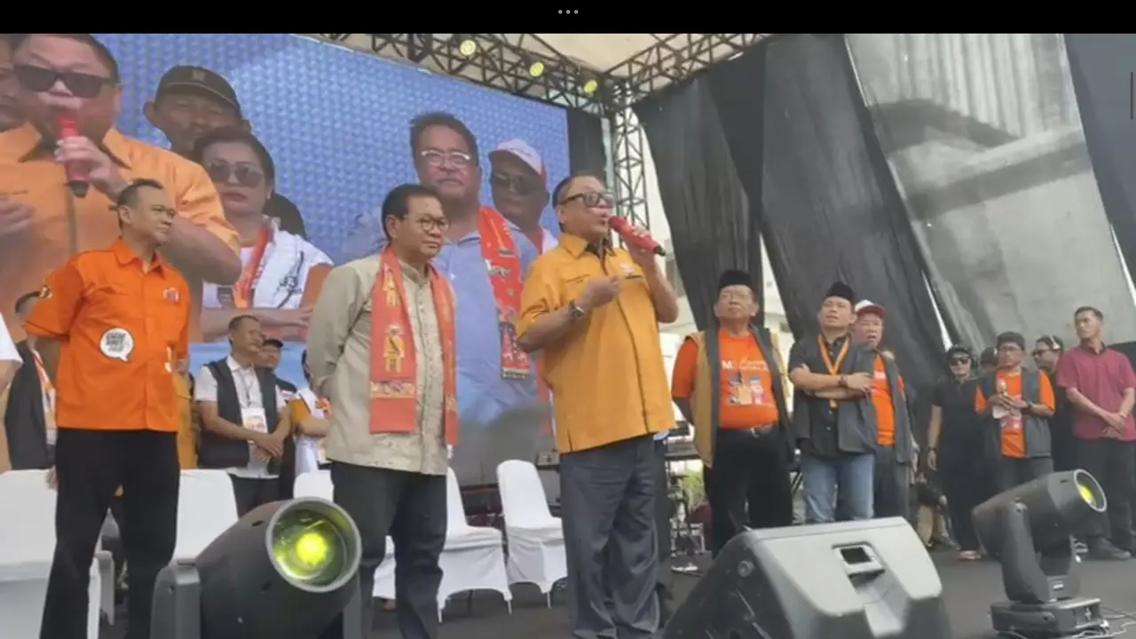 Ketua Umum (Ketum) Partai Hanura, Oesman Sapta Odang alias Oso  di Stadion Soemantri Bojonegoro, Jakarta Pusat, Rabu (20/11) (Rahmat Baihaqi/Merdeka.com)