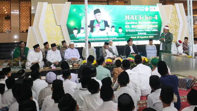 Plt Ketua Umum Partai Persatuan Pembangunan (PPP) Muhamad Mardiono menghadiri haul ke-4 ulama KH Maimun Zubair atau Mbah Moen, di Pondok Pesantren Fadhlul Fadhlan, Semarang, Jawa Tengah. (Istimewa)