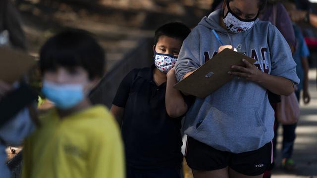 FOTO: Vaksinasi COVID-19 untuk Anak-Anak