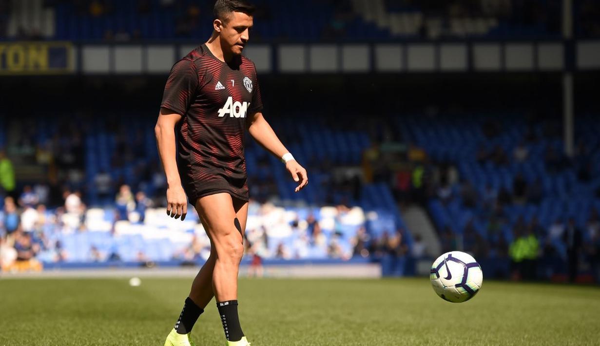 2. Alexis Sanchez - Siapa yang bisa mengira Sanchez ditebus Barcelona dari Udinese dengan penampilan luar biasa dengan postur tubuh yang mungil. Dengan postur 169 cm tidaklah ideal bagi gelandang serang di sepak bola eropa. (AFP/Oli Scarff)