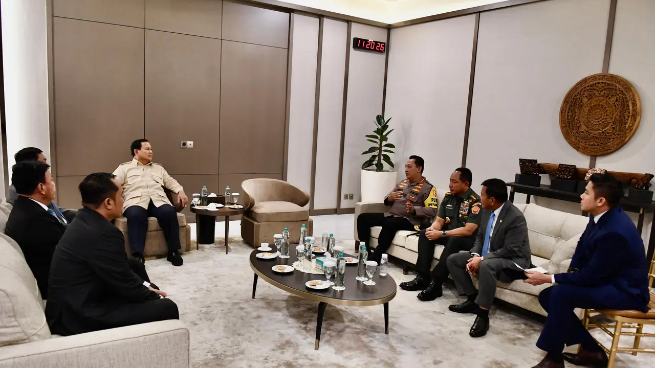 Presiden Prabowo Subianto tiba di Indonesia usai menghadiri KTT ke-11 Developing Eight (D-8) di Kairo, Mesir, Senin (23/12/2024).