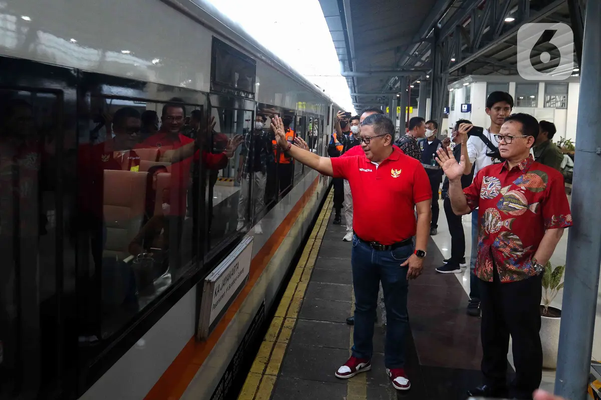 PDIP Lepas Pemudik Gratis Naik 9 Gerbong dari Stasiun Pasar Senen