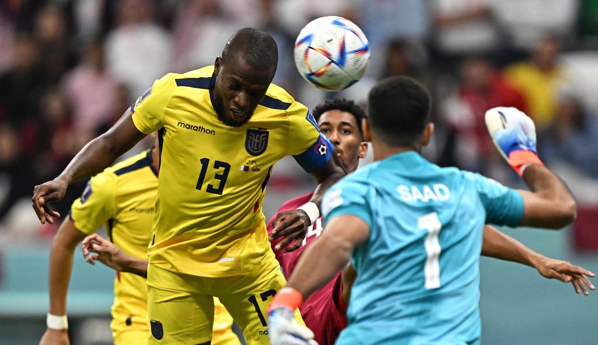 Laga tuan rumah Qatar melawan Ekuador menjadi pertandingan perdana di Piala Dunia 2022 pada Minggu (20/11/2022) malam WIB. Banyak drama yang terjadi pada laga tersebut. Berikut ini rangkuman serba yang pertama di laga pembuka Piala Dunia 2022. (AFP/Manan Vatsyayana)
