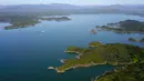 Foto dari udara yang diabadikan pada 1 September 2020 menunjukkan pemandangan Waduk Miyun di pinggiran timur laut Beijing, China.  Selama 60 tahun terakhir, Waduk Miyun telah menyediakan sebanyak lebih dari 39 miliar meter kubik air untuk Beijing dan daerah sekitarnya. (Xinhua/Zhang Chenlin)