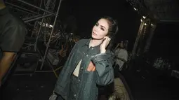 Momen saat Momo berada di panggung Playlist Live Festival 2.0 di Bandung, Minggu (18/9/2022). Momo membawakan lagu Lumpuhkan Ingatanku yang dipopulerkan band musik nya Geisha pada tahun 2013. (Instagram/@therealmomogeisha)