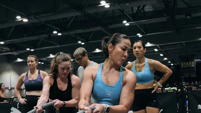 Kombinasi Stylish dan Comfort, Intip 6 Potret Outfit Gym Andrea Dian