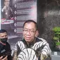 Asisten Intelijen Kejati Riau Raharjo Budi Kisnanto memberi keterangan terkait dugaan pemerasan Bupati Kuansing oleh oknum di Kejari Kuansing. (Liputan6.com/M Syukur)