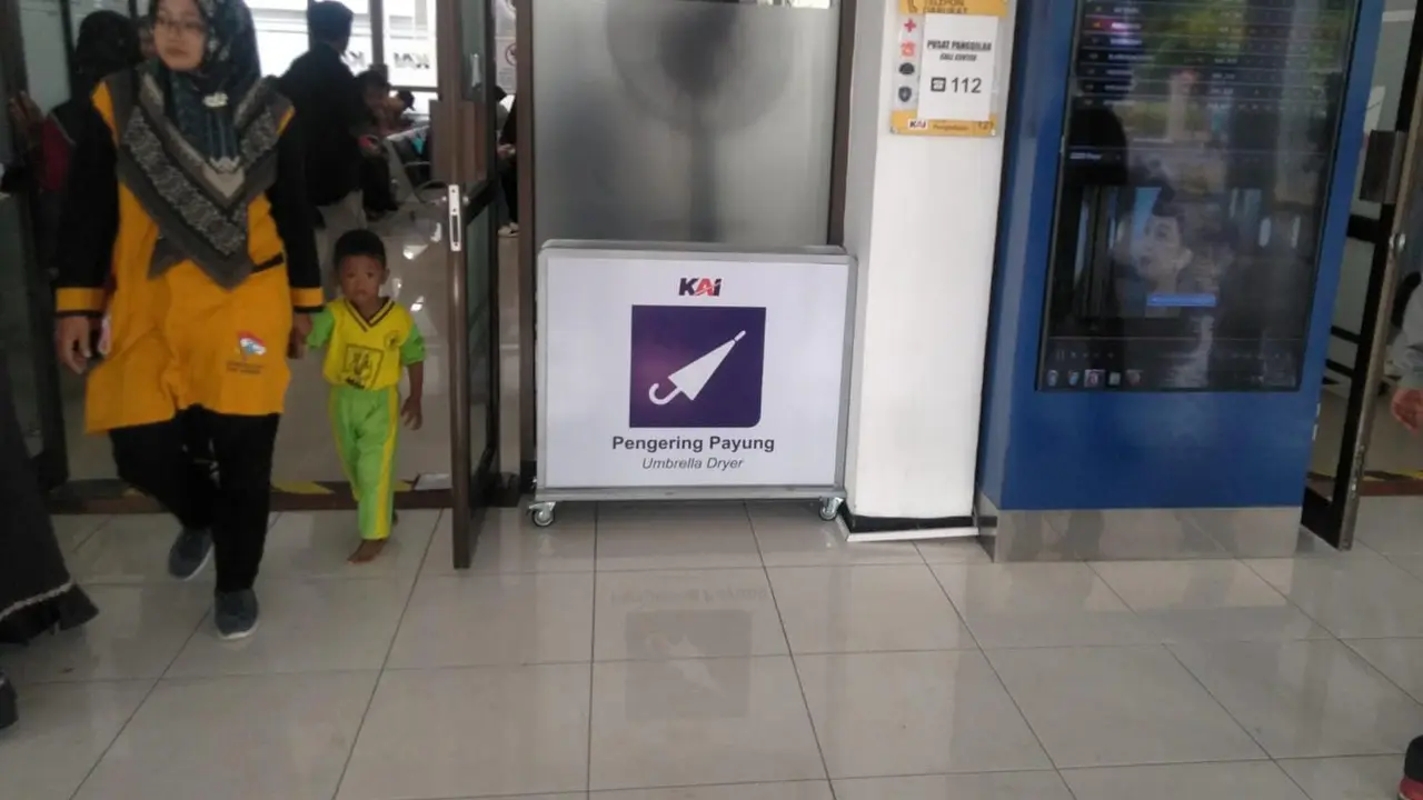 Alat pengering payung yang disedikan di beberapa stasiun di wilayah Daop 9 Jember (Istimewa)