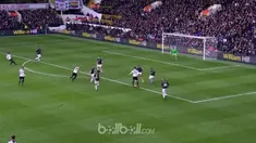 Dele Alli ciptakan operan indah nan berkelas yang membantu Harry Kane membuat gol. (Ballball Video)