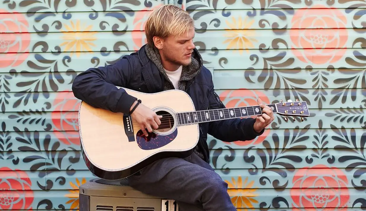 Avicii dikabarkan menderita gangguan pada pancreas yang menyebabkan dirinya sulit beraktivitas. Di tahun 2014 juga, Avicii telah menjalani operasi usus buntu. (Instagram/Avicii)