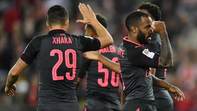 FOTO: Alexandre Lacazette Antar Arsenal Bungkam Sydey FC