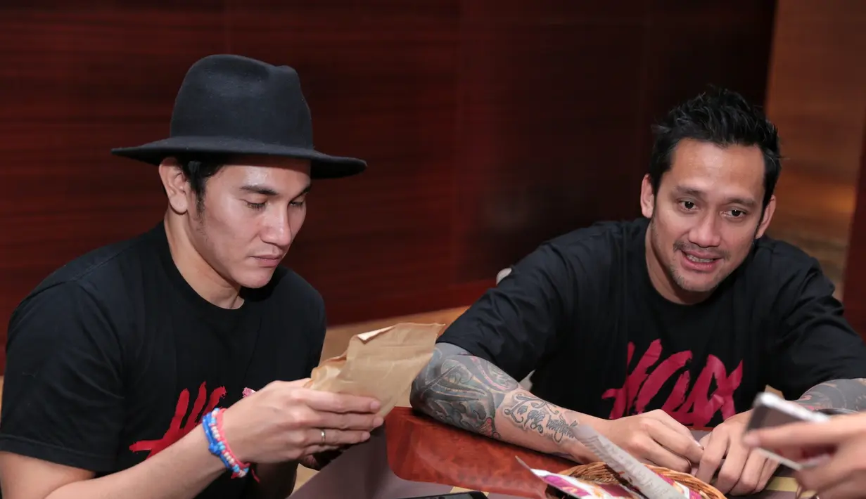 Sosok misterius dalam film yang diproduksi beberapa tahun silam itu ternyata membuat Tora Sudiro sempat kesal dengan Vino. Sosok religius tidak banyak bicara, dan banyak mengandalkan mimik muka. (Adrian Putra/Bintang.com)