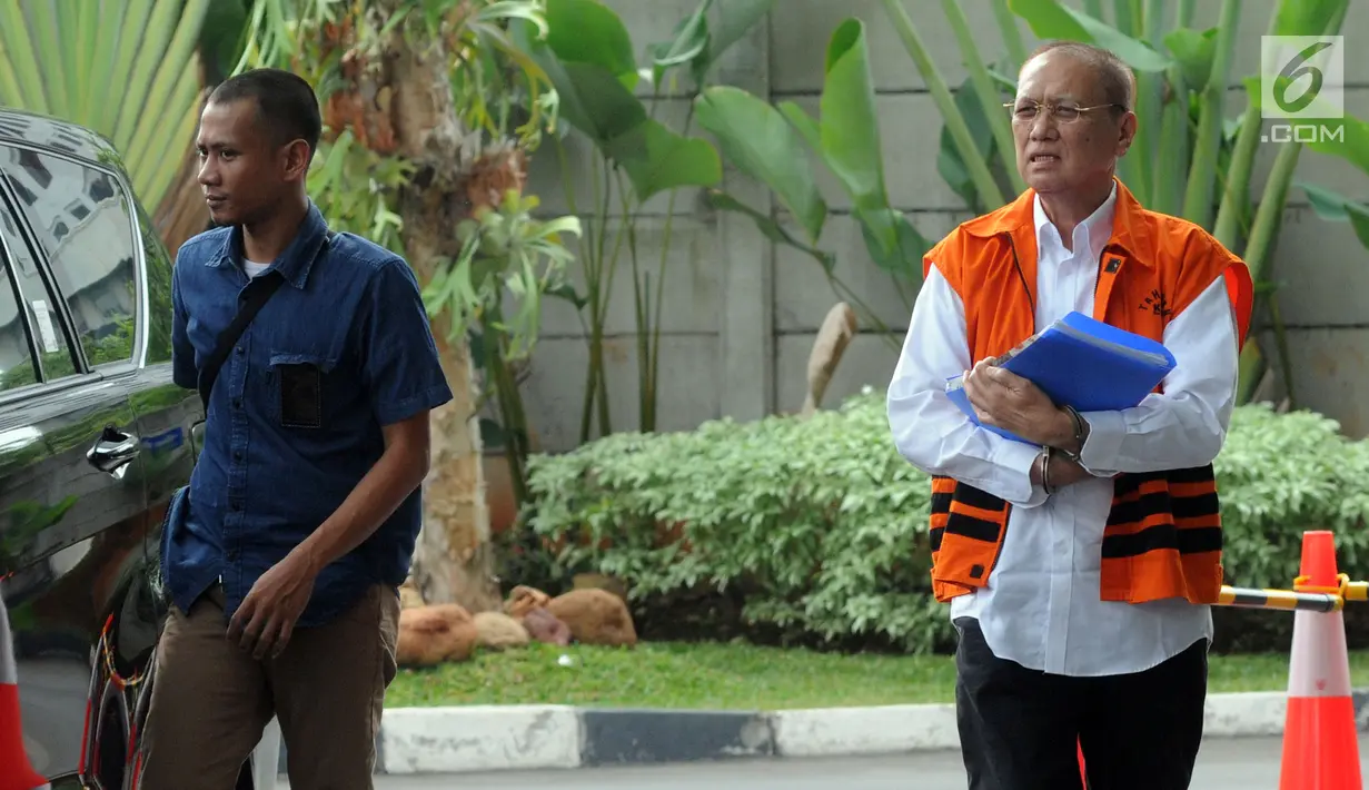 Direktur PT Cahaya Prima Cemerlang Freddy Lumban Tobing tiba untuk menjalani pemeriksaan di Gedung KPK, Jakarta, Kamis (13/6/2019). Freddy diperiksa sebagai tersangka kasus dugaan korupsi pengadaan regent dan consumable penanganan virus flu burung di Kementerian Kesehatan. (merdeka.com/Dwi Narwoko)