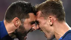 Prancis berhasil melaju ke final setelah menyingkirkan Jerman dengan skor 2-0 pada laga semifinal Piala Eropa 2016, Jumat (8/7/2016) dini hari WIB. Dua gol Prancis diborong Antoine Griezmann (kanan). (AFP/Franck Fife)